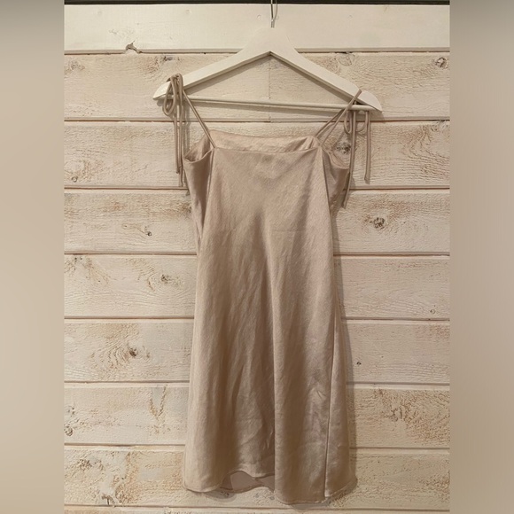 Princess Polly dress - Picture 3 of 4